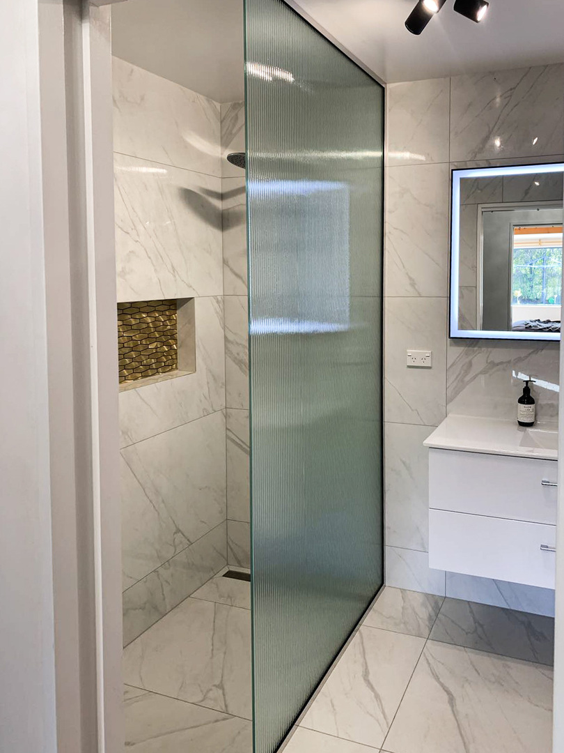 Frameless Shower