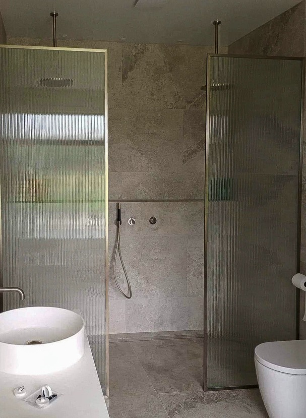 Fluted shower screen